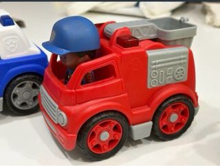 3 Coches de Juguete con Figuras