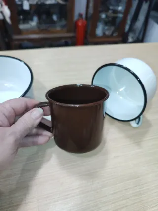 Tazze smaltate di vari modelli