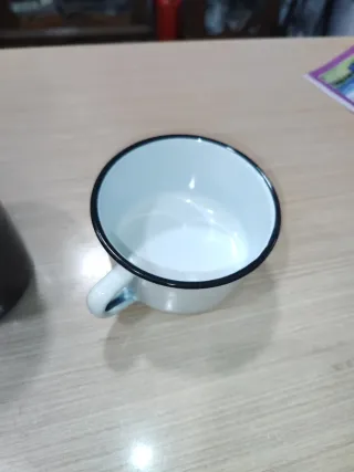 Tazze smaltate di vari modelli