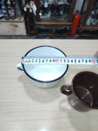 Tazze smaltate di vari modelli