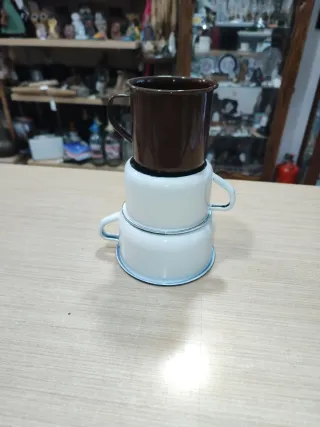 Tazze smaltate di vari modelli