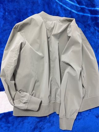 Chaqueta Zara Bomber verde kaki claro