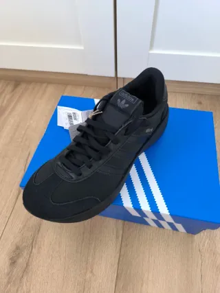 Zapatillas Adidas City RNR Talla 42 y 2/3 Negras