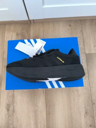 Zapatillas Adidas City RNR Talla 42 y 2/3 Negras