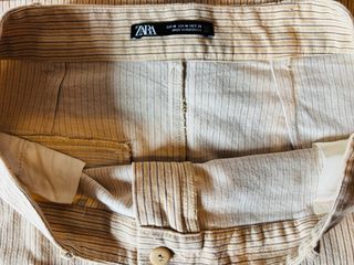 Falda midi Zara beige rayas finas