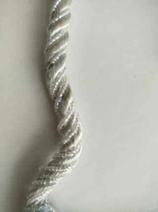 Bolso de fiesta verde clarito con abalorios .