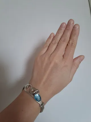 Bracciale in acciaio con pietra blu