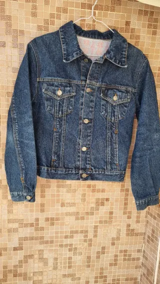 Cazadora vaquera customizada con tatreez palestino