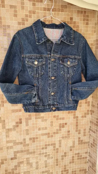 Cazadora vaquera customizada con tatreez palestino