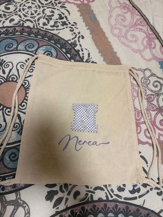 Mochila personalizada con inicial N y nombre