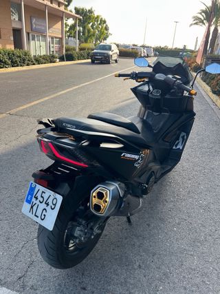 Kymco AK 550
