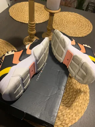 Zapatillas Tommy Hilfiger amarillas y rosas T37