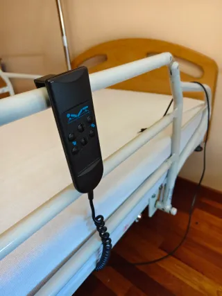 Cama articulada, mando y colchón, fabricada Europa