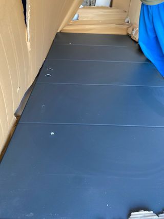 Puerta de aluminio negra escucho  ofertas