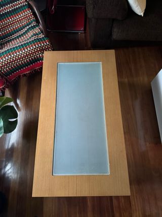 Mesa de centro con tapa elevable de madera