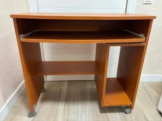 Escritorio madera con bandeja extraíble