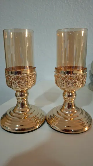 Set di 2 candelabri dorati con cristallo