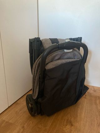 Silla de paseo compacta con funda