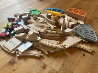 Trenes de madera Ikea con vías