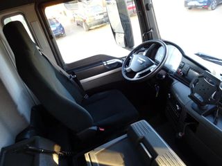 MAN TGS 26 440-CAMIONES GANCHO + GRUA