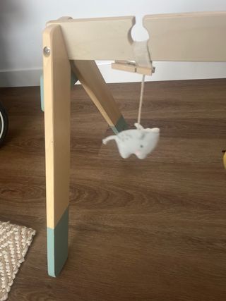Gimnasio de madera para bebé