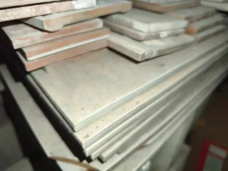 Bloques de hormigón y azulejos