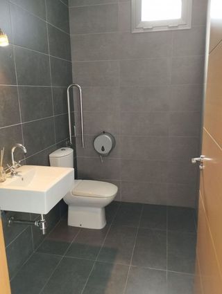 Local comercial en venta en Montequinto en Dos Hermanas