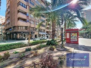 Local comercial en alquiler en Ensanche - Diputación en Alicante