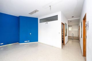 Local comercial en venta en Cervantes en Granada
