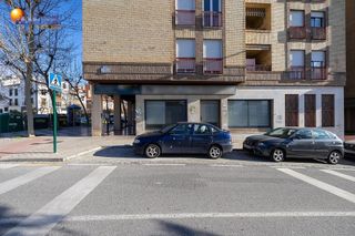 Local comercial en venta en Cervantes en Granada