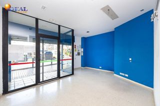 Local comercial en venta en Cervantes en Granada