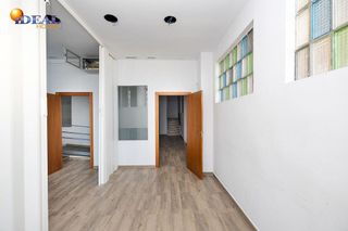 Local comercial en venta en Cervantes en Granada