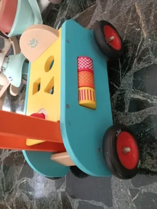 Correpasillos madera Montessori.