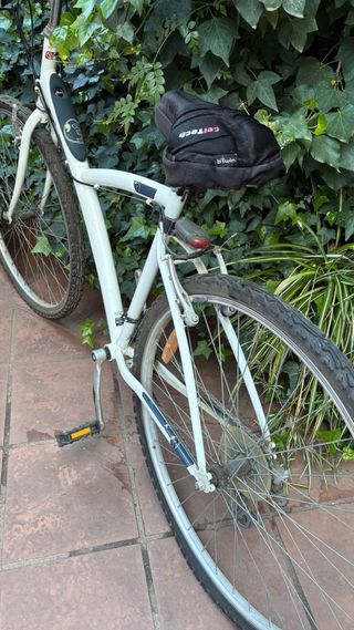 Bicicleta B'twin blanca