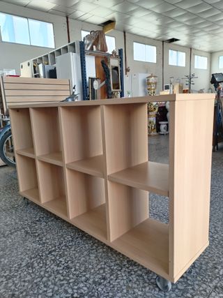 ESTANTERÍA DE MADERA CON RUEDAS