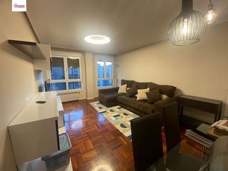 Piso en alquiler en Plaza España - Villa Pilar - Reyes Católicos - Vadillos en Burgos