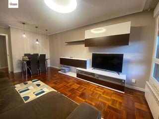 Piso en alquiler en Plaza España - Villa Pilar - Reyes Católicos - Vadillos en Burgos