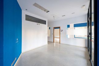 Local comercial en venta en Cervantes en Granada