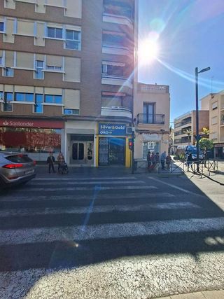 Local comercial en alquiler en Zona Avenida al Vedat en Torrent