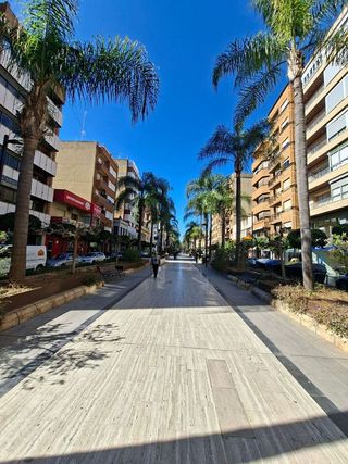 Local comercial en alquiler en Zona Avenida al Vedat en Torrent