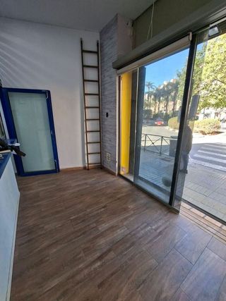 Local comercial en alquiler en Zona Avenida al Vedat en Torrent