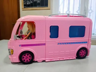 Caravana Barbie con 2 Barbies y Piscina