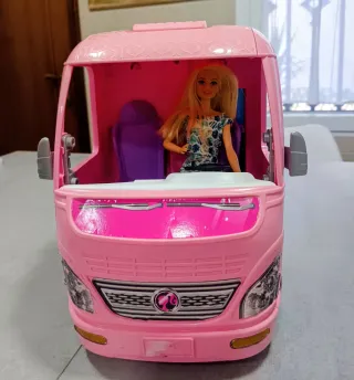 Caravana Barbie con 2 Barbies y Piscina