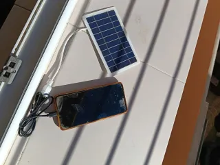 Placa Solar para Cargar Móvil y Altavoz