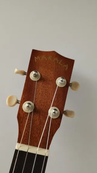 Ukelele barítono Makala