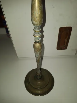 Candelabro antiguo de metal