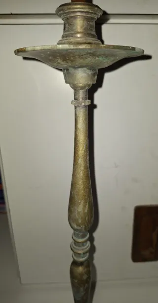Candelabro antiguo de metal