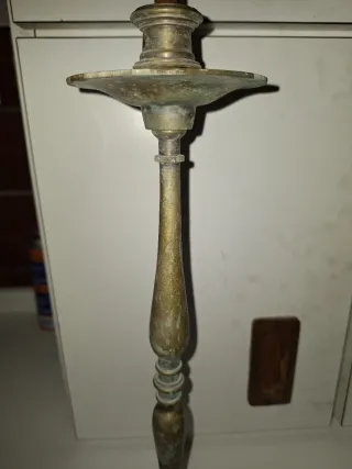 Candelabro antiguo de metal