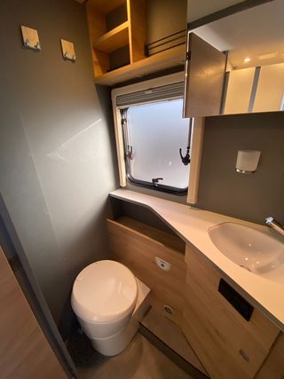 Alquiler Autocaravana Dethleffs T 7052 DBM