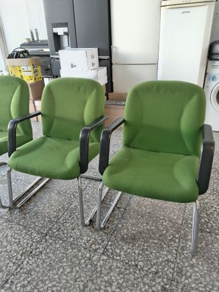 3 SILLAS DE RECEPCION